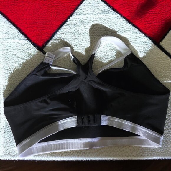 VICTORIA SECRET MAXIMUM SUPPORT Sports Bra Size 38DDD - Picture 3 of 9